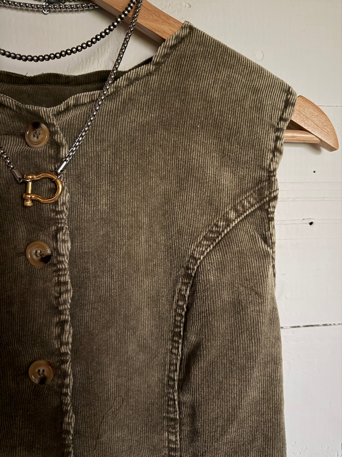 THE VINTAGE VEST